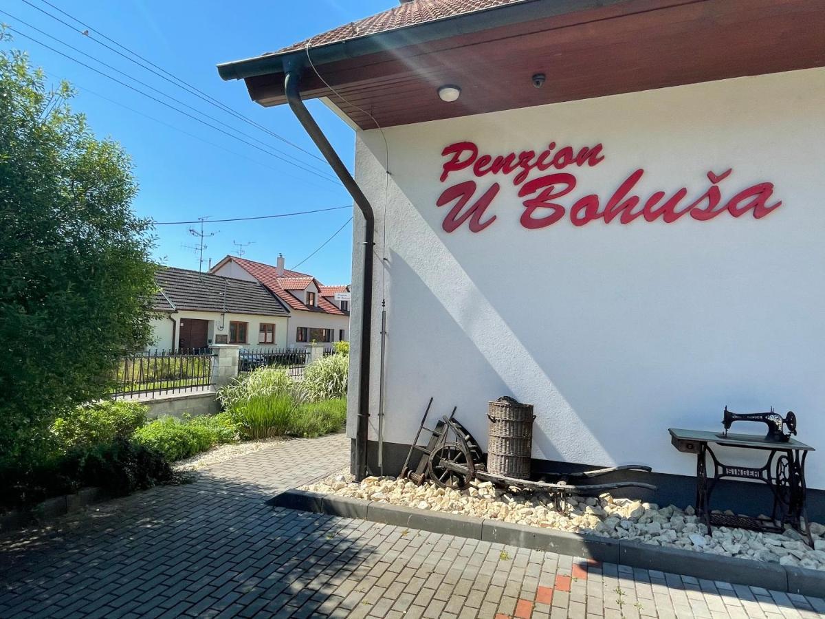 Penzion U Bohusa Lednice Bagian luar foto