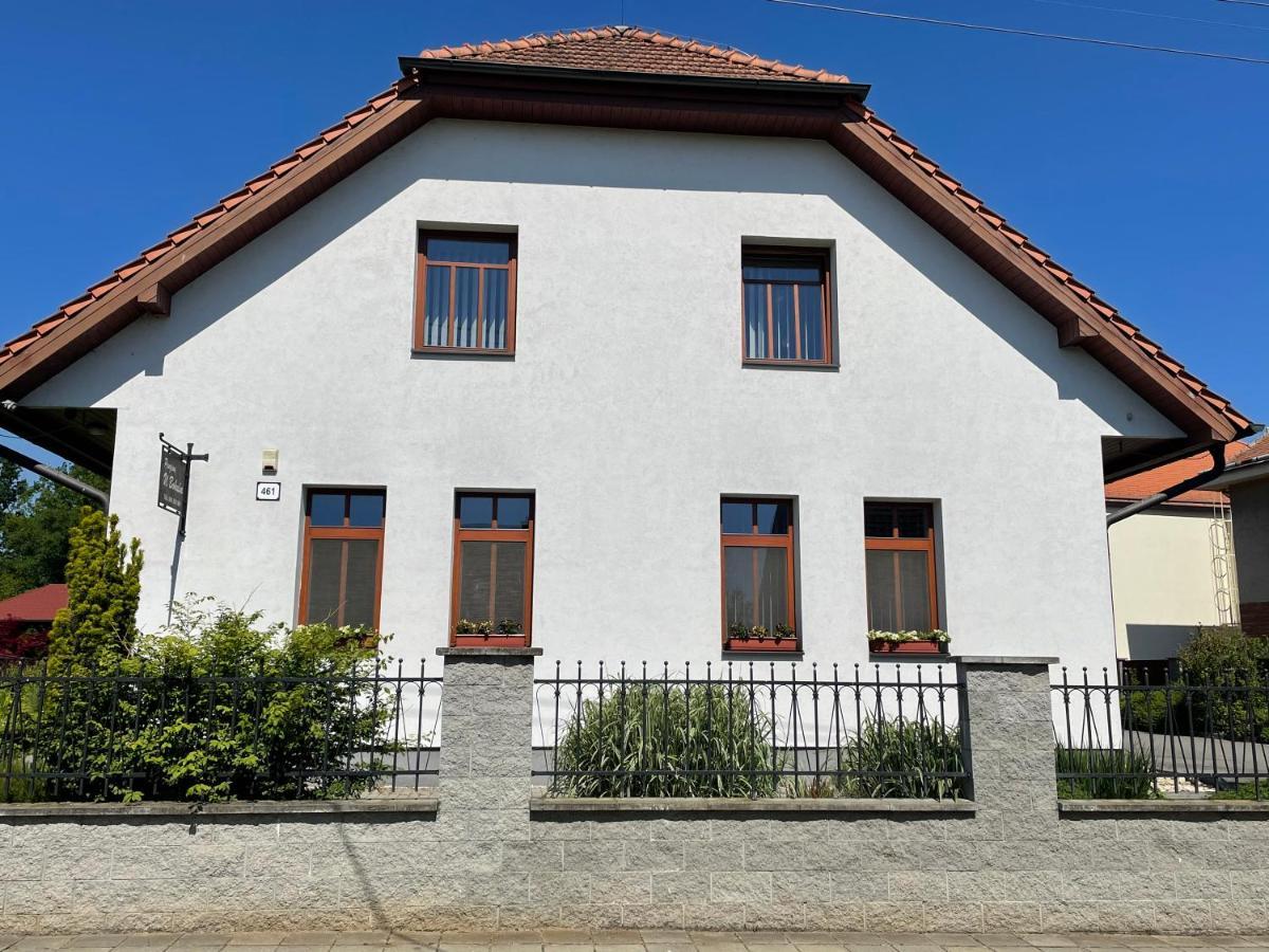 Penzion U Bohusa Lednice Bagian luar foto