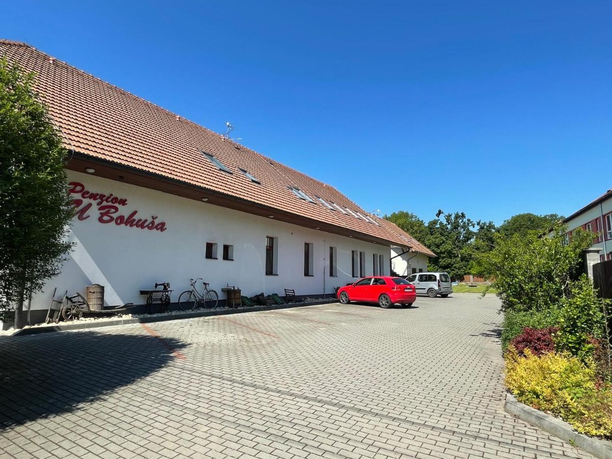 Penzion U Bohusa Lednice Bagian luar foto