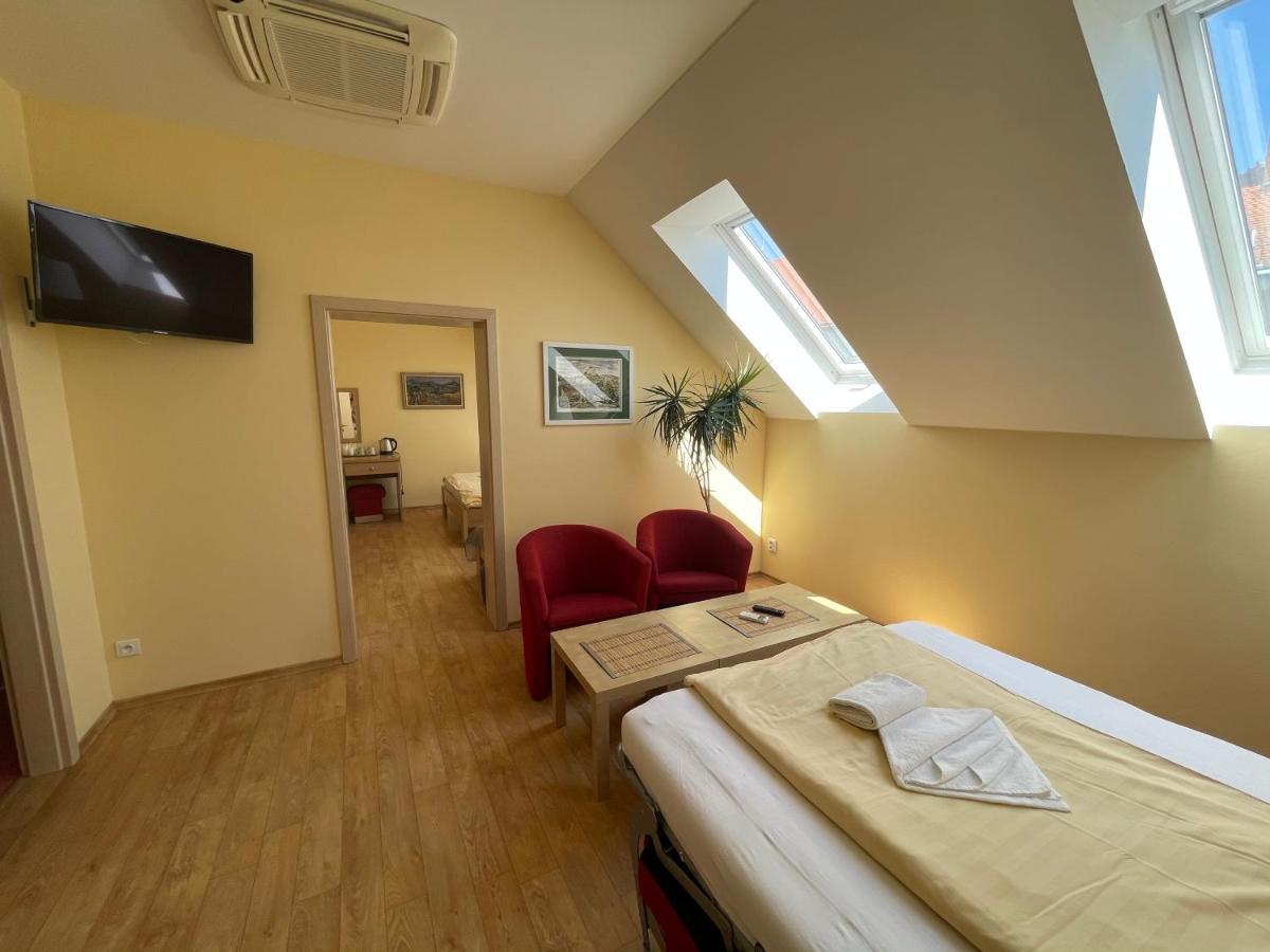 Penzion U Bohusa Lednice Bagian luar foto