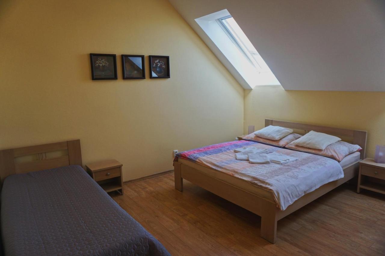 Penzion U Bohusa Lednice Bagian luar foto