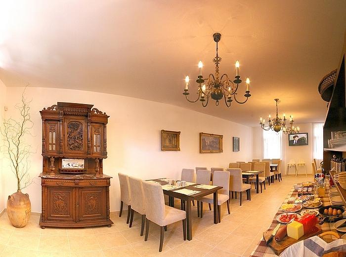 Penzion U Bohusa Lednice Bagian luar foto